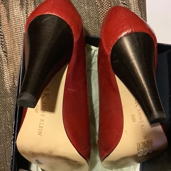 *3 for $20*  Anne Klein red sz 6.5 - Picture 4 of 5